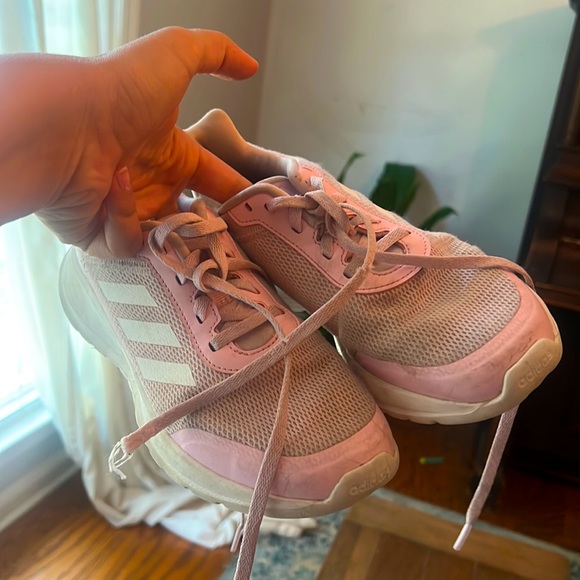 Adidas size 4 - Picture 1 of 3